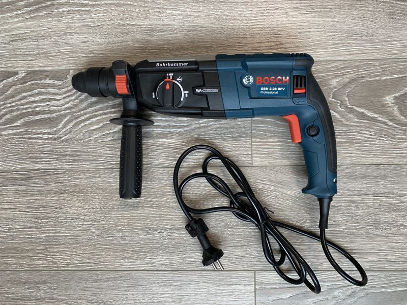 Перфоратор прямой ударный Bosch GBH 2-28 DFV 850 Вт перфоратор прямой для бетона и кирпича прямой перфоратор DOM-BP-GBH 2-28 фото