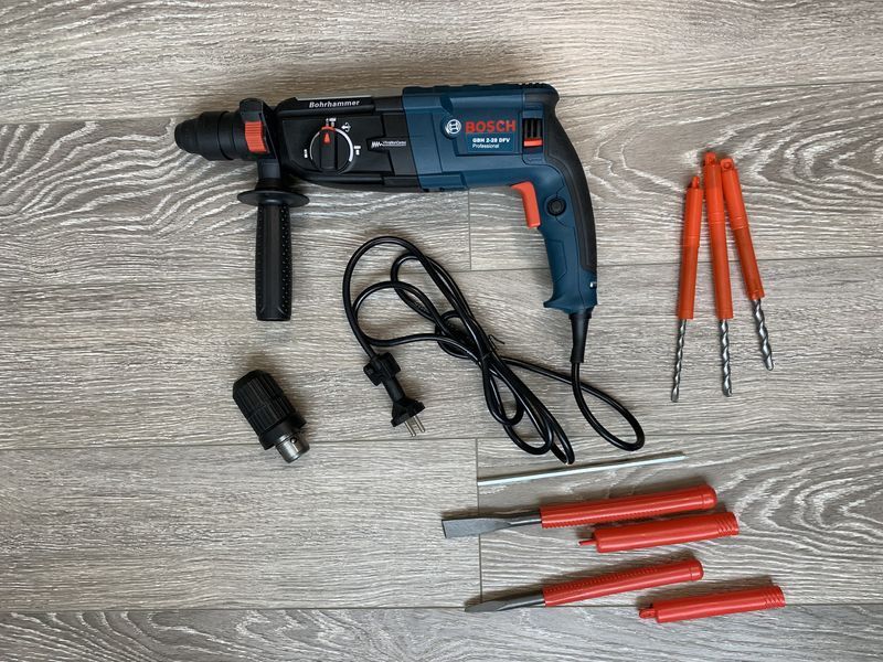Перфоратор прямой ударный Bosch GBH 2-28 DFV 850 Вт перфоратор прямой для бетона и кирпича прямой перфоратор DOM-BP-GBH 2-28 фото