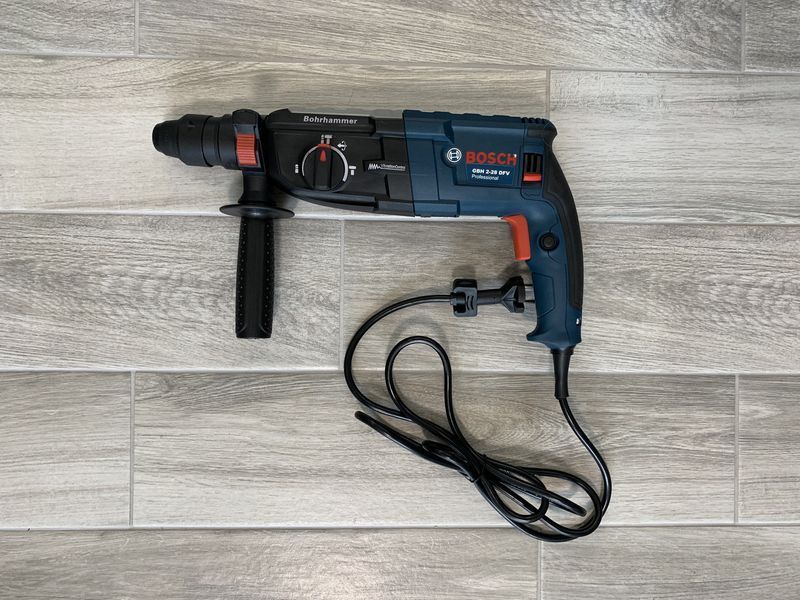 Перфоратор прямой ударный Bosch GBH 2-28 DFV 850 Вт перфоратор прямой для бетона и кирпича прямой перфоратор DOM-BP-GBH 2-28 фото